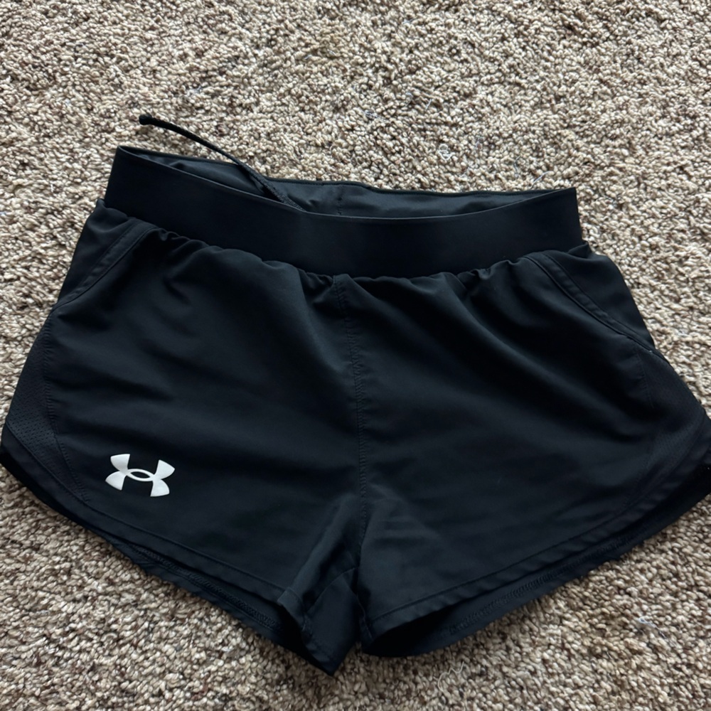 Under armour shorts
Size xs